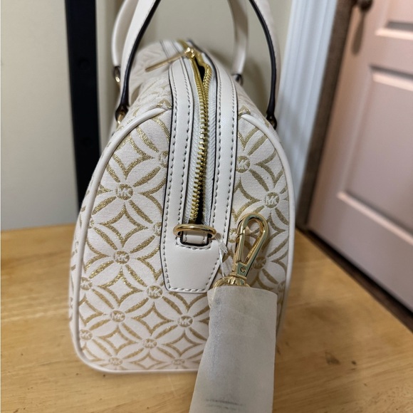 Michael Kors Cream and Gold Patterned Satchel w/Umbrella - Picture 5 of 10